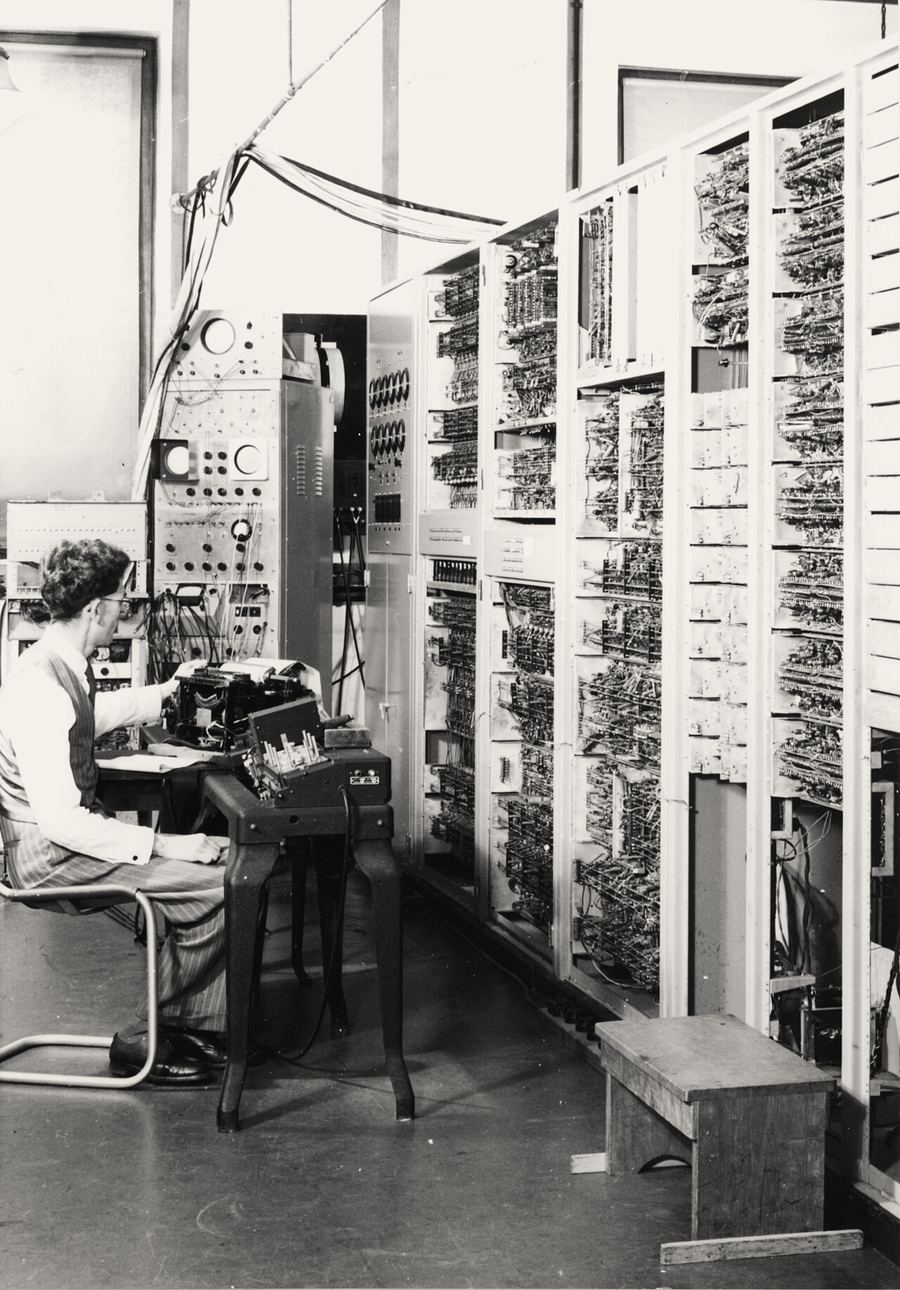 Trevor Pearcey operating the CSIR Mk1