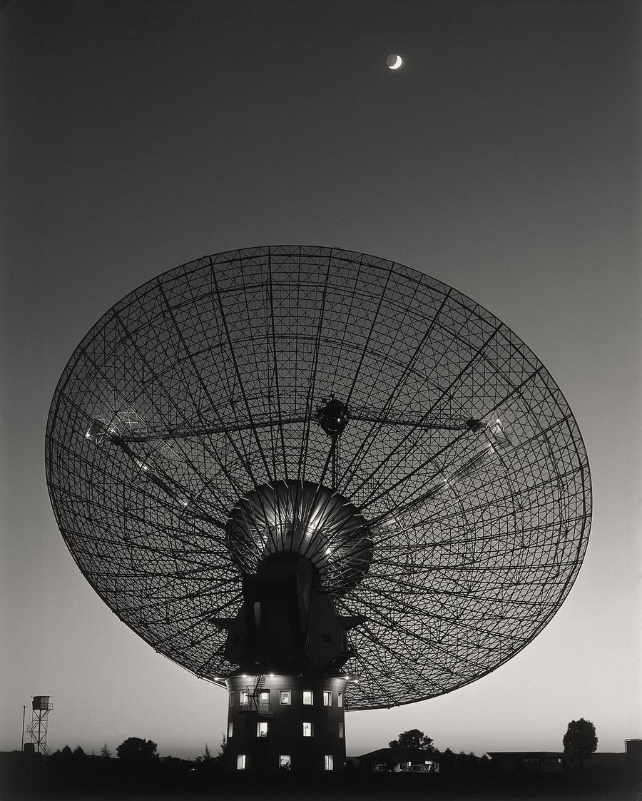 The CSIRO Parkes radio telescope, 1969